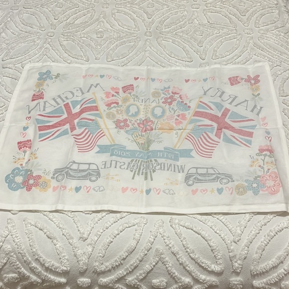 Royal 👑 Tea Towel - Picture 3 of 5